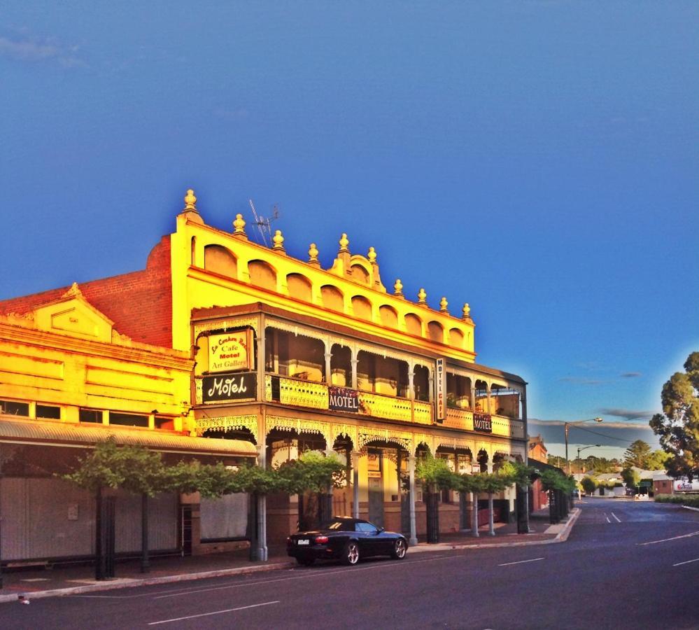 La Cochon Rose Motel Saint Arnaud Exterior photo